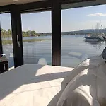 Botel Diamond Bigigio House Boat