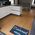 Diamond Bigigio House Boat Botel *