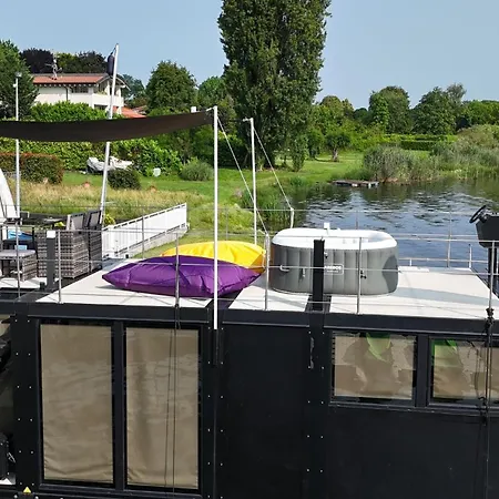 Botel Diamond Bigigio House Boat