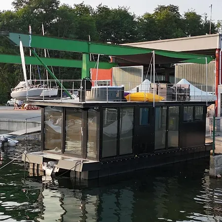 Diamond Bigigio House Boat Ботель Lisanza