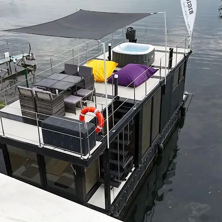 Botel Diamond Bigigio House Boat