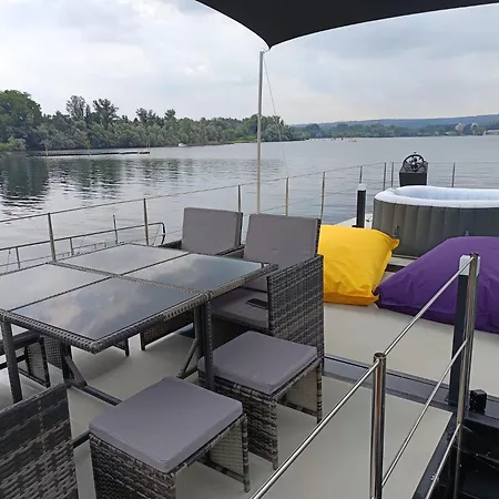 Botel Diamond Bigigio House Boat *