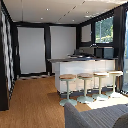 Botel Diamond Bigigio House Boat