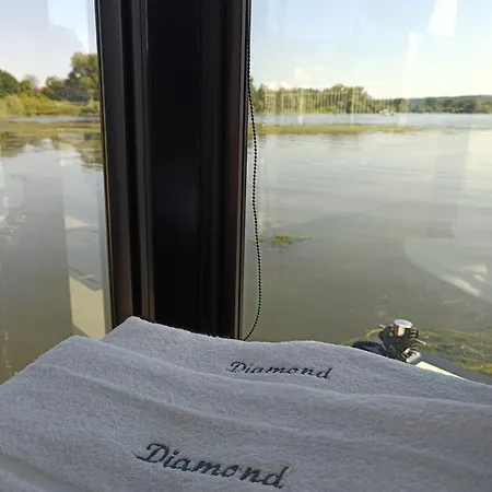 Botel Diamond Bigigio House Boat Lisanza