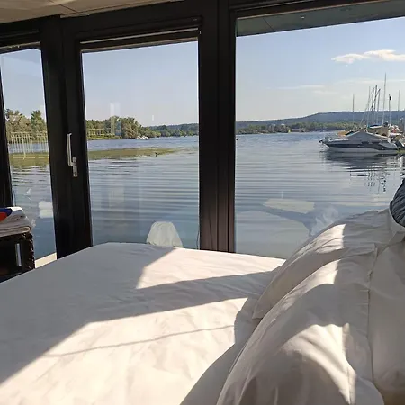 Botel Diamond Bigigio House Boat