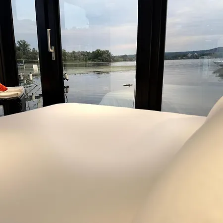 Botel Diamond Bigigio House Boat Lisanza