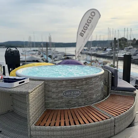 Botel Diamond Bigigio House Boat Lisanza