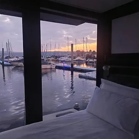 Hotel en barco Diamond Bigigio House Boat Lisanza