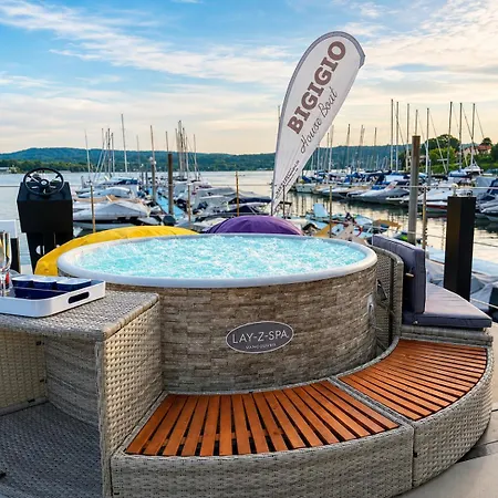 Botel Diamond Bigigio House Boat