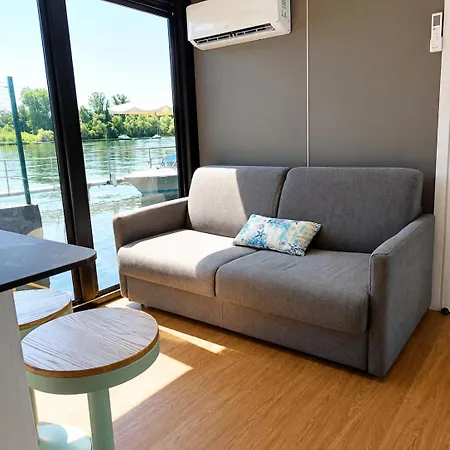 Botel Diamond Bigigio House Boat *