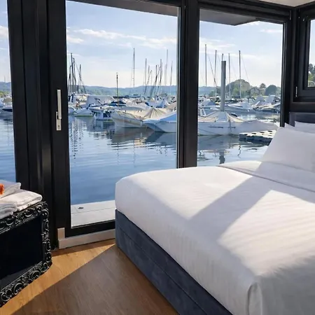 Diamond Bigigio House Boat Botel *