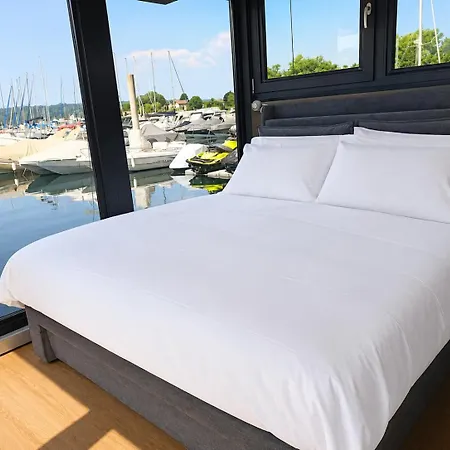 Botel Diamond Bigigio House Boat