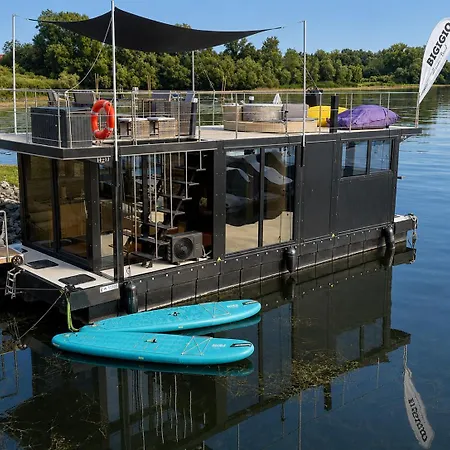 Botel Diamond Bigigio House Boat