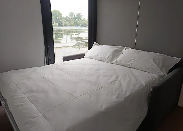 船上ホテル Diamond Bigigio House Boat *