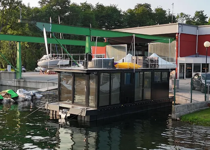 Diamond Bigigio House Boat 船上ホテル Lisanza