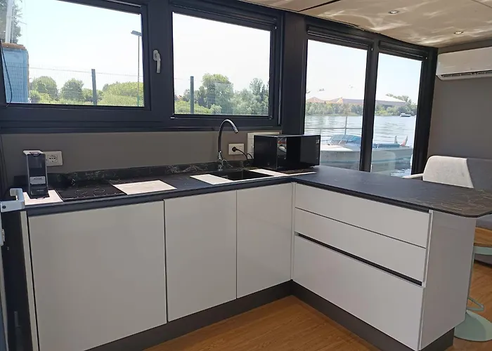 Diamond Bigigio House Boat * Lisanza