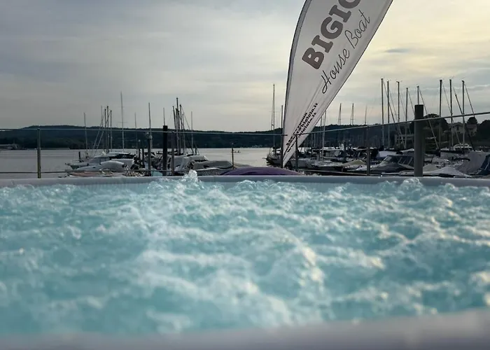 船上ホテル Diamond Bigigio House Boat Lisanza